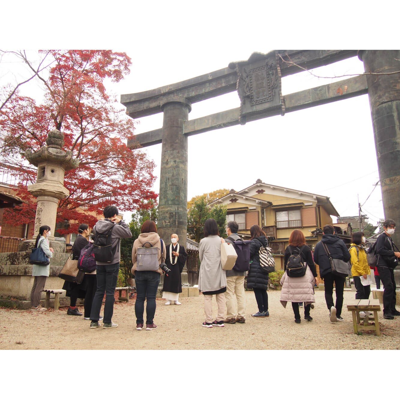 秋の吉野山　門前町を金峯山寺の僧侶とめぐる特別な時間(精進料理の昼食付)